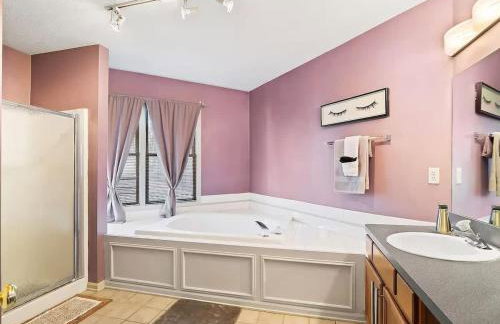 Fun 3 BR Home in Ohio City Game Room Sleeps 11 - Foto 7