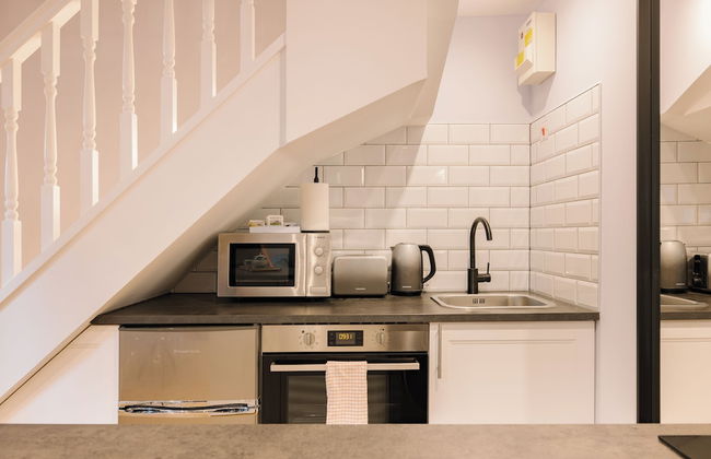 Leicester Square 3rd Floor Studio - Photo 21