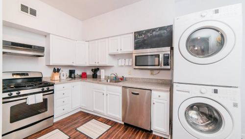 Off-Street Parking - Washer & Dryer - GroupStay - Foto 3, stove, dishwasher, pet friendly, toaster
