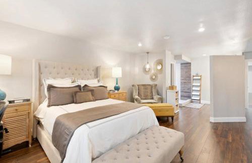 Elegant Beach Living, Just Blocks to the Sand - Foto 26