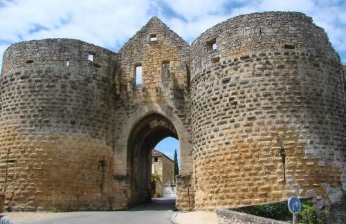 CHAMBRE du SABOTIER - Studio troglodytique - A 100 m Baignade en rivière - Location de Canoë - Circuits cyclo - Aire de pique-nique - 3 restaurants - Foto 46