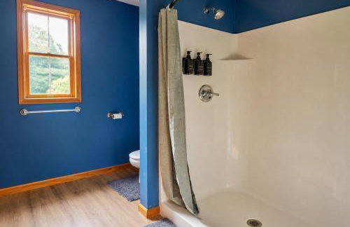 Serene Rustic Retreat with Lake - Photo 25