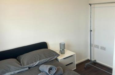 Comfortable 2-Bedroom Flat close Etihad and Coop Live - Photo 26