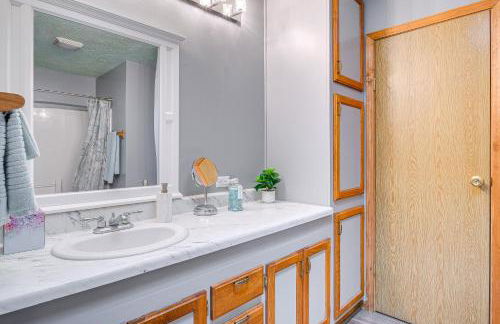 Dog-Friendly Michigan Home with Deck and Fire Pit! - Foto 13