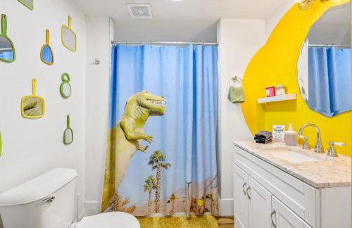 Indy Palm Pad with Patio & Tiki Bar-Mid-Century Charmer-Family Friendly - Photo 43