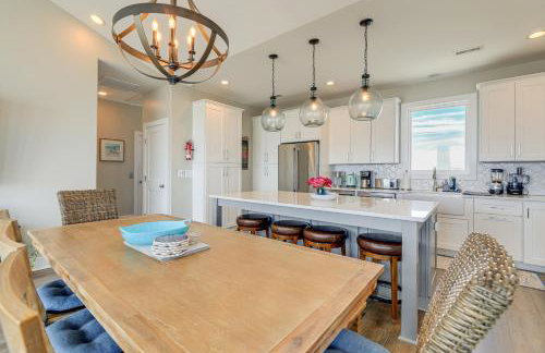 Beachfront Oasis w/ 2 Large Decks, BBQ & Views! - Foto 7