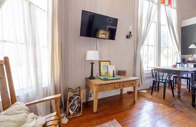 The Downtown Abbey - Photo 63