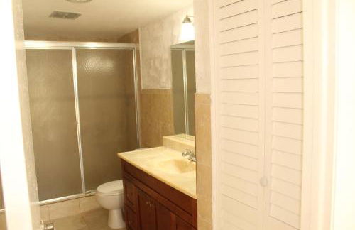 2 Bed 2 Bath Condo with Amenities - Foto 24