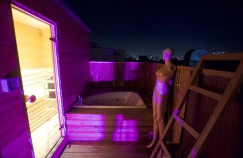 Shoreditch Cinema & Sauna retreat- 2BDR House with Garden & Games Room - Sleeps 6 - Photo 33