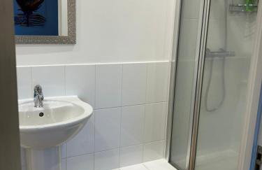 4 Beds 2 Bath Lift Refurbished MONTHLY DISCOUNTS - Foto 23