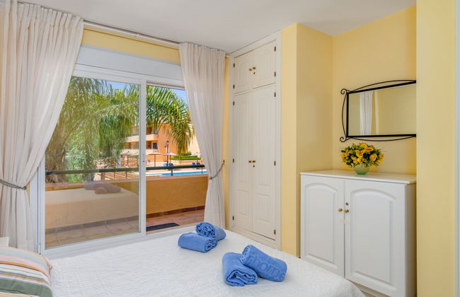 2 bedroom Apartment in Marbella with swimming pool and garden - Photo 3