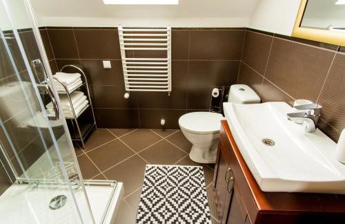 Dom nad jeziorem z prywatnym pomostem i lodka - Wifi i parking w cenie - Foto 7