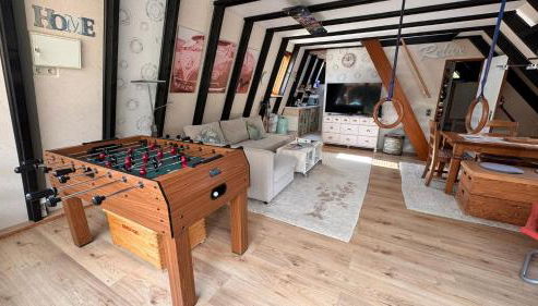 Gemütliches Ferienhaus in der Eifel mit Pool, Tennisplatz, Minigolf und nahem See - Photo 2