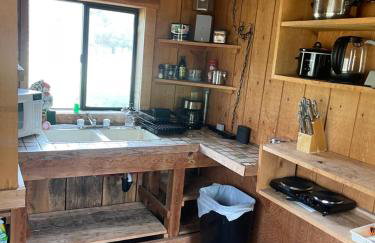 Cozy Cottage off Salmon River Tributary, in Town - Foto 6