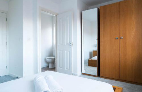 The Dakota - next to East Midlands Airport - Photo 10