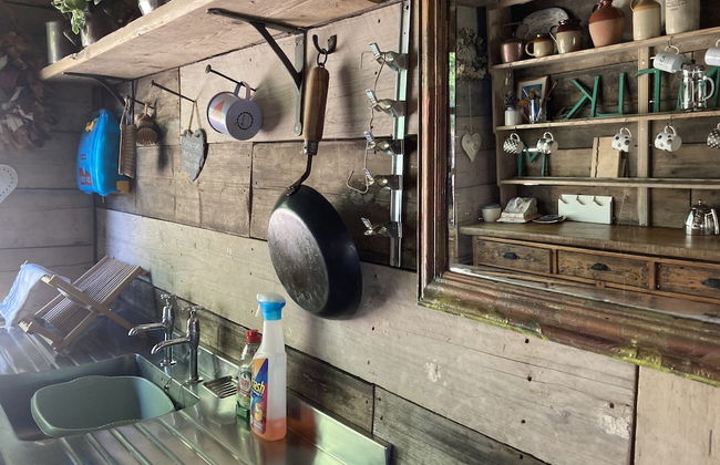 Outstandingly Situated Cosy Shepherds Hut - Photo 6