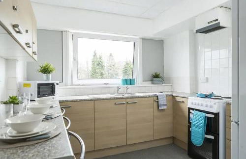 John Lester and Eddie Colman Courts in Salford - Foto 3