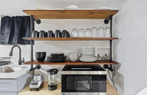 Airport Haven - Cozy 2BR Apt 5 Min Away - Foto 3