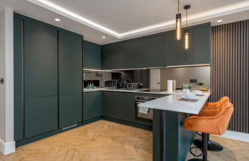 Skyvillion - COZY LARGE 4 & 1 Bed Apartments in London Enfield, Mins to Tube Station, Free Wi-Fi - Foto 10