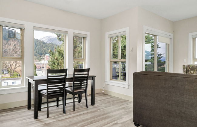 Harmony Haven 2BR Lakefront Suite - Photo 13