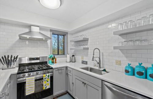 Resort Getaway - Golf, BMX trail, Hot Tub & Arcade! - Foto 45