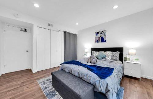 Modern Bay Area Retreat | Balcony + Private Patios - Foto 14