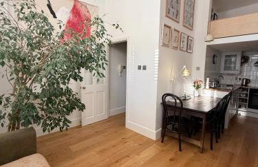 Gorgeous mezzanine studio steps to Olympia - Foto 10