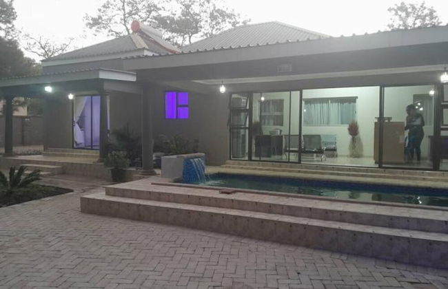 Modernly Furnished Standard Room With Queen bed - 2220 - Foto 7