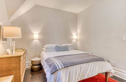 Landmark 23 - Photo 78