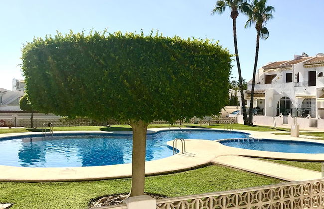 2-bed Apartment 10 min Drive to the Beach! - Foto 15