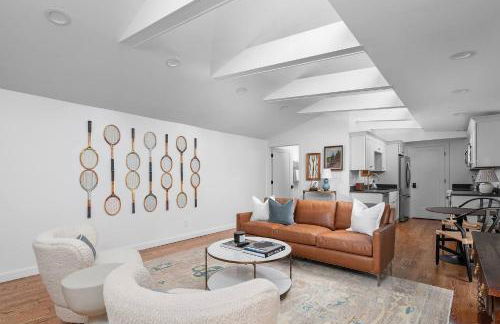 Modern Loft | Parking Included, Walk to Downtown - Foto 17