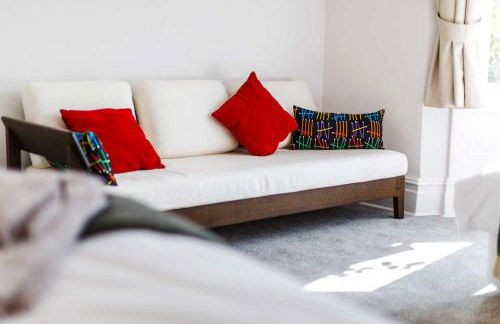 Stylish Central Bath House with five bedrooms - Photo 25