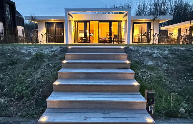 Cozy Villa With Lakeside Views - Photo 40