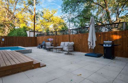 Stylish Home with Firepit Balcony Steps from Austin’s Best Near Rainey St Lady Bird Lake Downtown The Ashlee by AvantStay - Foto 34