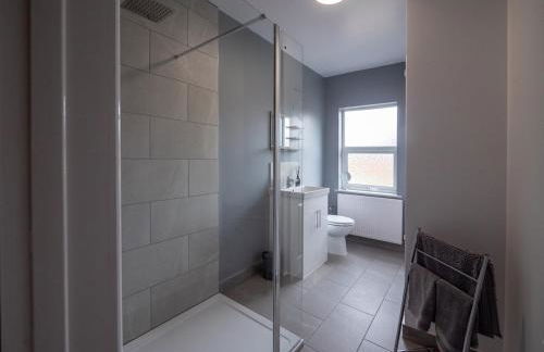 Whole Town House - Town centre! - Photo 7