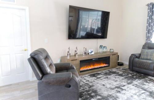 Villa Varona Resort, Heated Pool, Ping-Pong, Pool Table, Fire Pit and Pergola - Foto 9