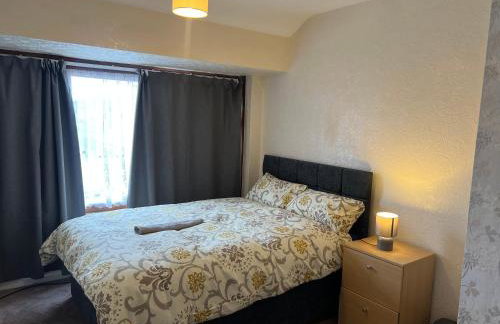 Five Oaks House- Entire 3 Bedroom House for Family & Contractors with up to 5 sleep- NO PARTIES ALLOWED - Foto 4