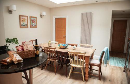 5 Bed Luxury Townhouse with Hot Tub, Rooftop Terrace, Perfect for Groups, Near Cruise Terminal - Foto 16