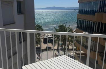 Beachfront Salou apartment with sea view - Foto 33