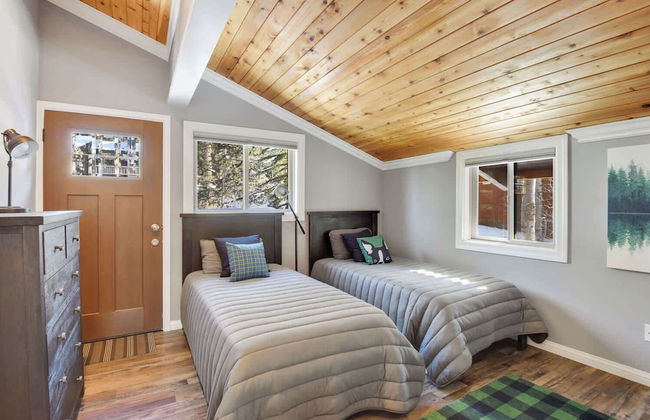 Alpine Chalet Nature Lovers Rejoice! Chic 4 BDR - Photo 7