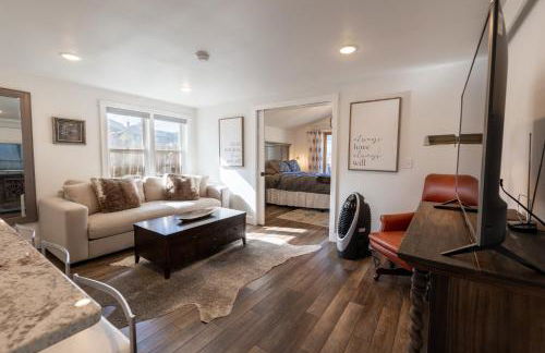 Adorable Bungalow w/ Private Patio Mins away from Downtown Rapid City - Foto 8