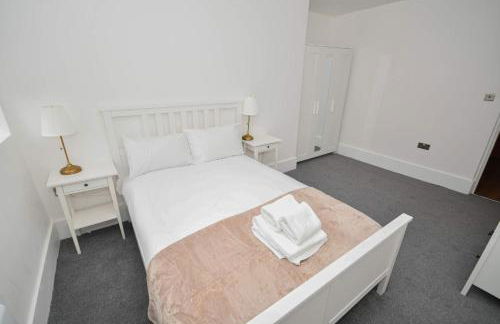 Modern 1 Bedroom Apartment in Morley with Parking - Foto 39
