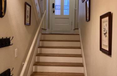 Pineapple House, Spacious 1st Floor Apartment! City Center! 96 Walk Score! FREE parking! - Foto 16