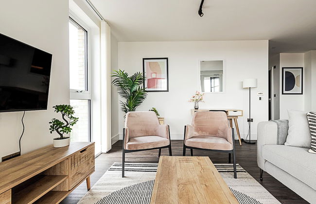 Chic and Sleek Sky-high Apartment - Foto 13