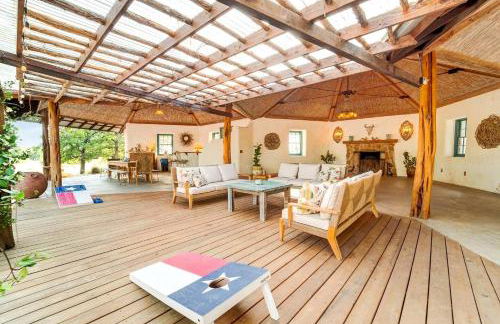 Luxury Airstream Campsite Nestled Beneath Oak Trees Outside of Austin, Texas - Foto 78