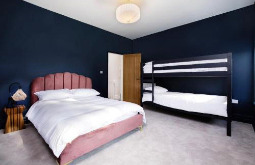 Blackpool Beauty! - Full House - Sleeps 9 - Photo 2