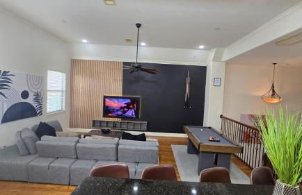 Game & Soak Retreat 3BR Private Jacuzzi Pool Table - Foto 15