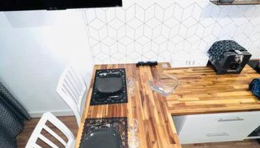 Joli studio une pièce entièrement rénové et équipé classé 2 étoiles - Foto 2