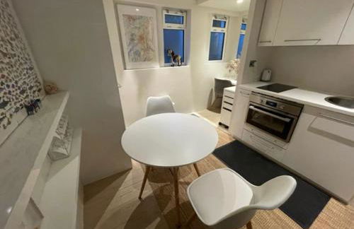 Modern self-contained Ground and Basement studios - Foto 14