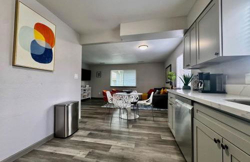 Central Midtown Apt-Secure Parking-Walk to Target - Foto 17